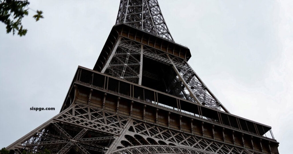การประท้วง เรื่องการเงินปิดหอไอเฟลในกรุงปารีส การเยี่ยมชมหอไอเฟลต้องหยุดชะงักในวันจันทร์ เนื่องจากการประท้วงด้านการจัดการทางการเงินที่ไม่ดี